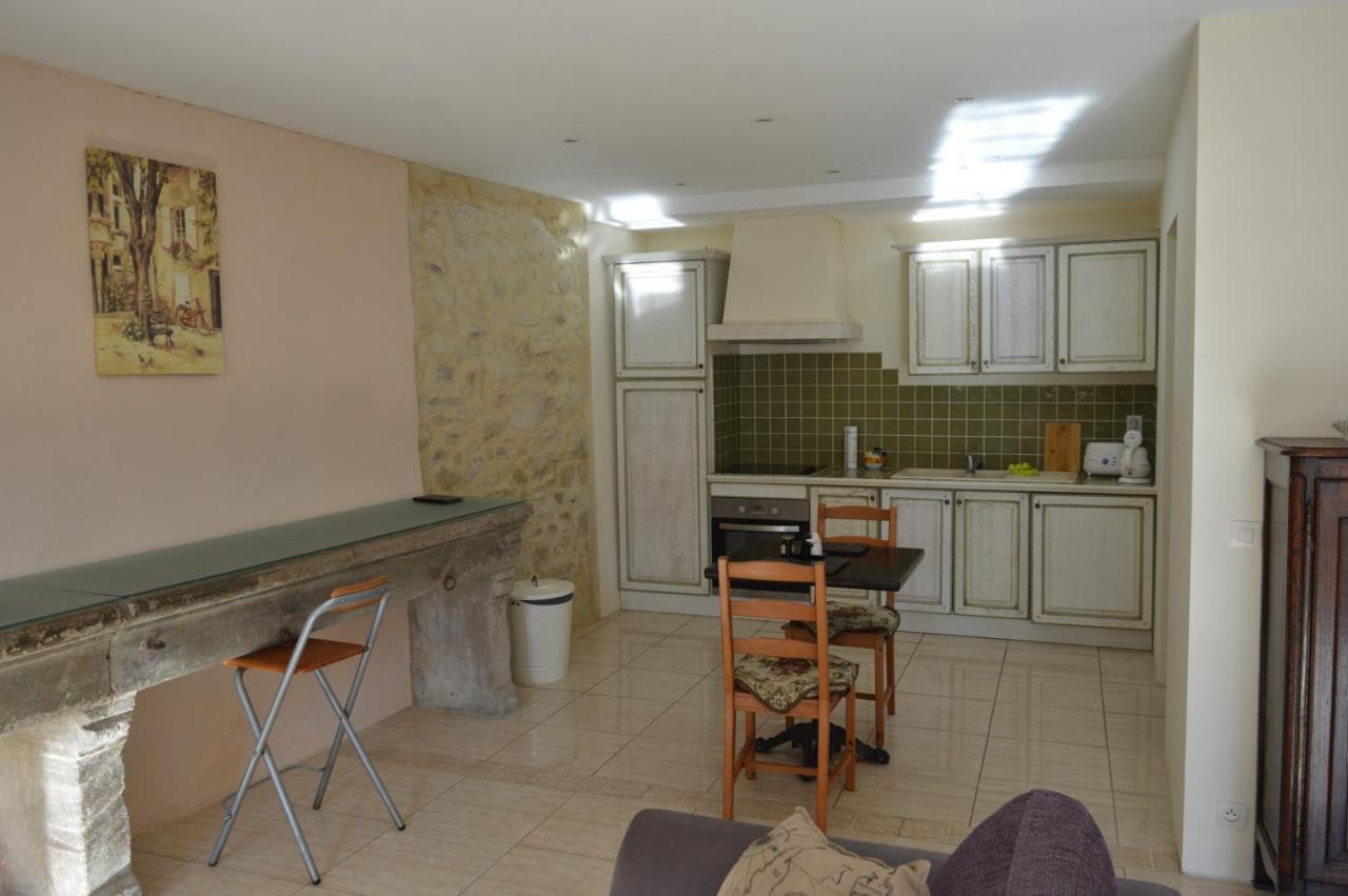 Le Studio Apartment Azille Екстериор снимка