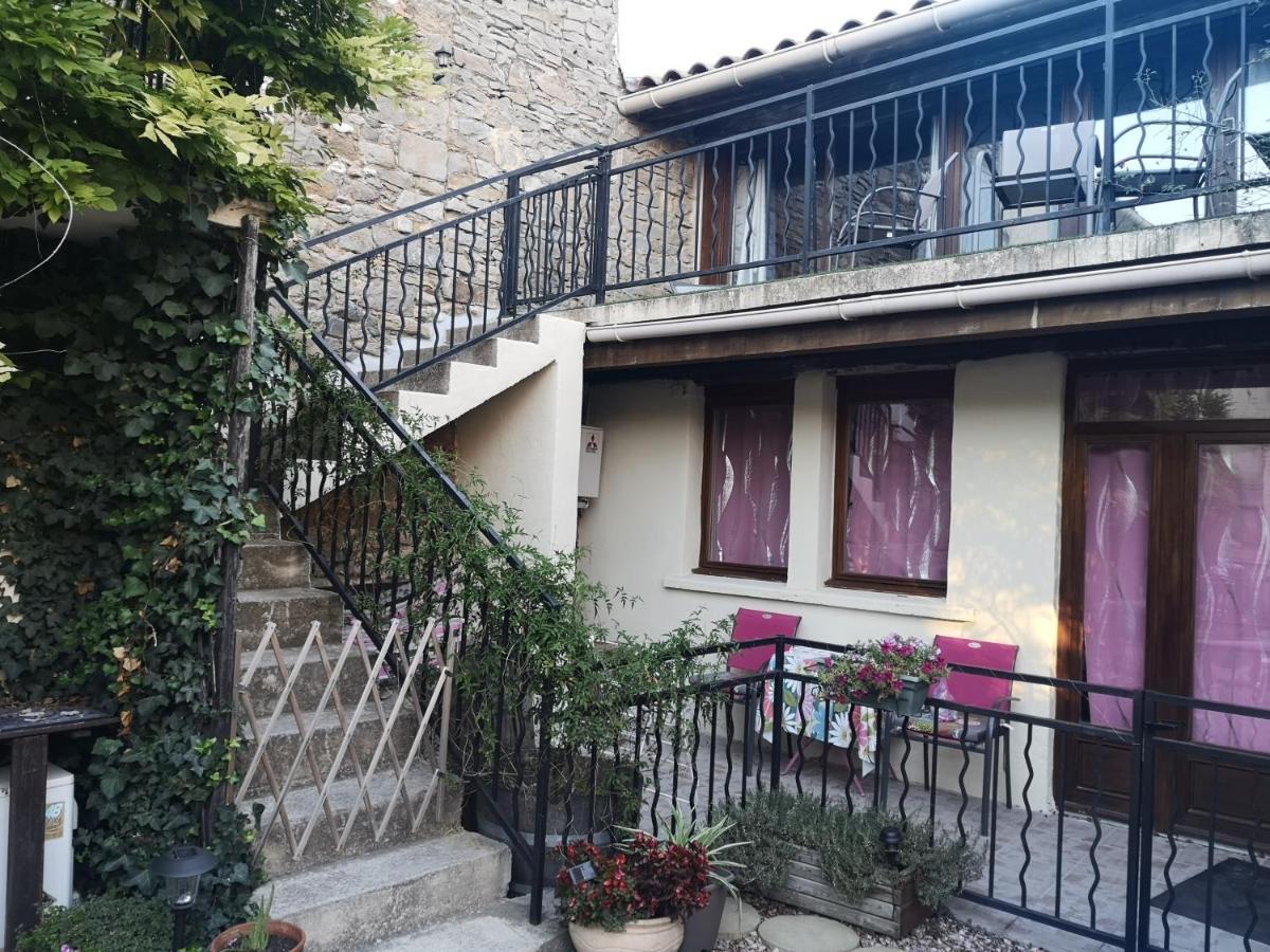 Le Studio Apartment Azille Екстериор снимка